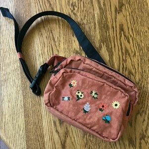 Baggu Fanny pack - rush colored with embroidered flowers - like new